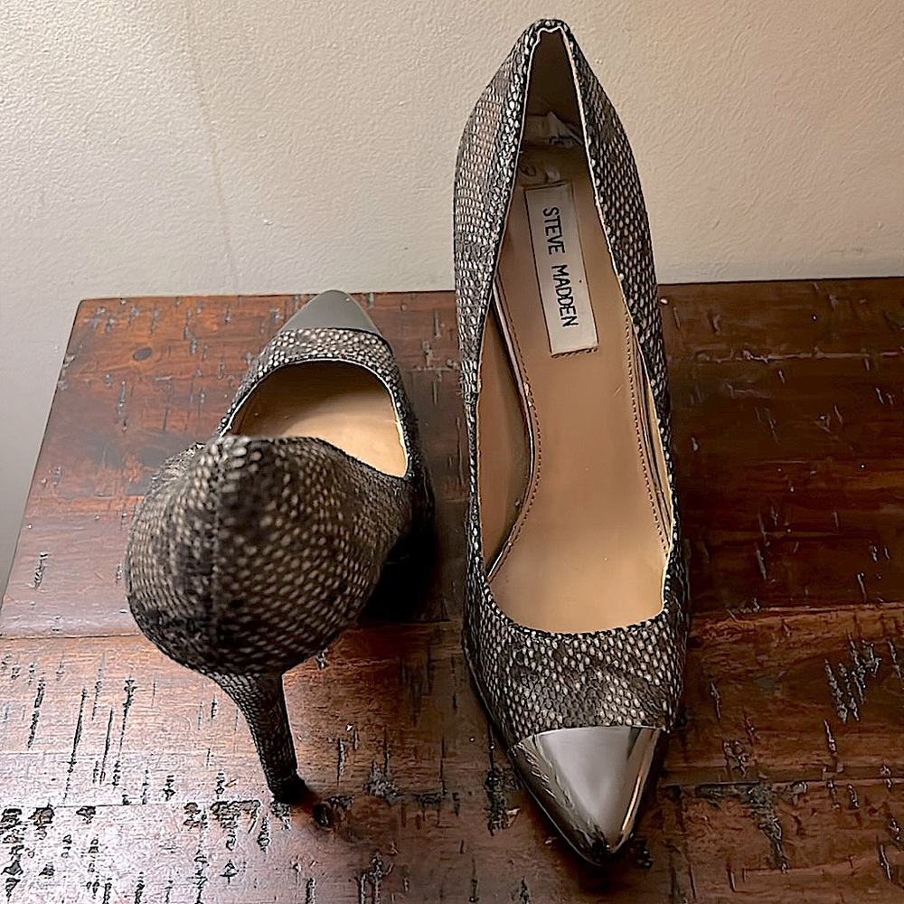 Steve Madden high heels size 7 1/2 silver kept snake skin like design.